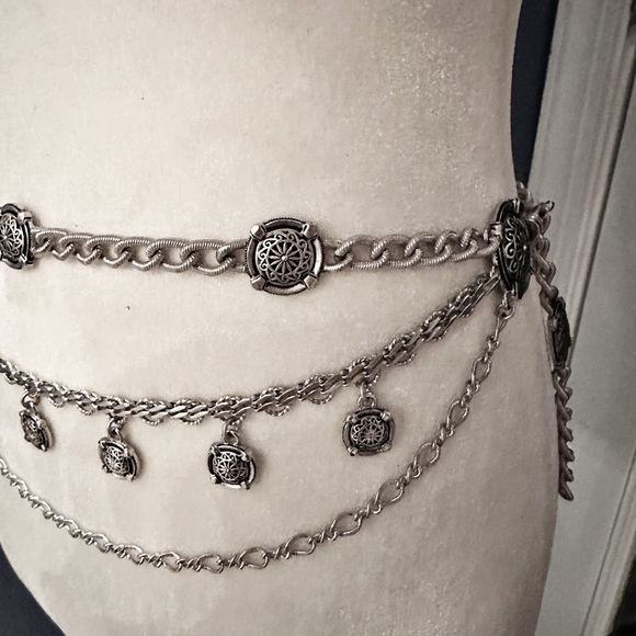 St John Boutique Silver Belt with 3 Chain Strands - Picture 4 of 6